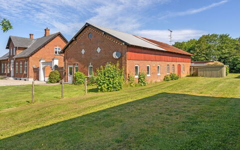 Dvonta - 170M from the Sea: Dach, Zuhause, Tür, Hütte, Schatten, Abstellgleis, Garten, Estate, Hinterhof