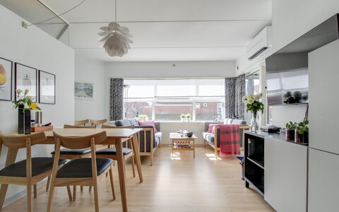 Jaakko - 100M from the Sea: Dach, Haus, Zuhause, Hütte, Tür, Abstellgleis, Deck, Veranda, Planke, Hartholz