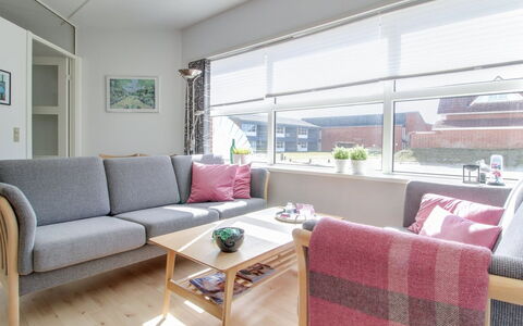 Jaakko - 100M from the Sea: Dach, Haus, Zuhause, Hütte, Tür, Abstellgleis, Deck, Veranda, Planke, Hartholz