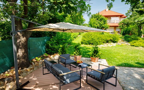 Zen: Pflanze, Eigentum, Baum, Gebäude, Schatten, Gartenmöbel, Natürliche Landschaft, Hütte, Freizeit, Gras