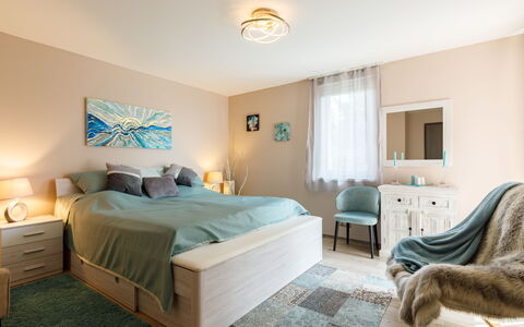 Zen: Möbel, Eigentum, Komfort, Lampe, Holz, Interior Design, Beleuchtung, Gebäude, Fussboden, Bett