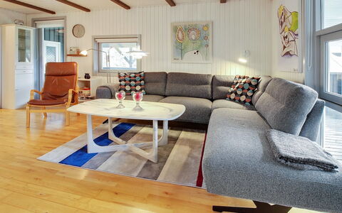 Igilfar - 700M from the Sea: Möbel, Interior Design, Flooring, Holz, Fussboden, Decke, Holzboden, Stuhl, Tabelle, Beleuchtung