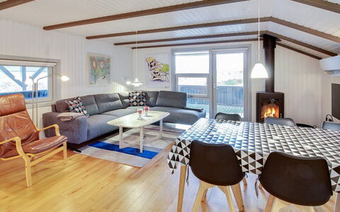Igilfar - 700M from the Sea: Möbel, Interior Design, Flooring, Holz, Fussboden, Decke, Holzboden, Stuhl, Tabelle, Beleuchtung
