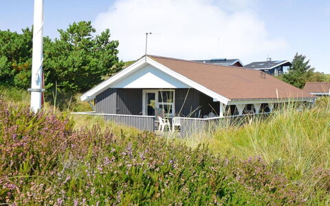 Igilfar - 700M from the Sea: Gebäude, Zuhause, Dach, Haus, Die Architektur, Wohngebiet, Hütte, Strauch, Grundstueck, Abstellgleis