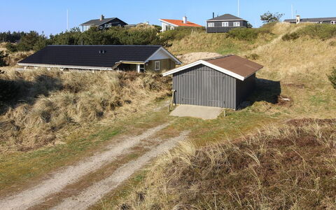 Igilfar - 700M from the Sea: Möbel, Interior Design, Flooring, Holz, Fussboden, Decke, Holzboden, Stuhl, Tabelle, Beleuchtung