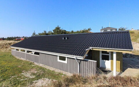 Igilfar - 700M from the Sea: Möbel, Interior Design, Flooring, Holz, Fussboden, Decke, Holzboden, Stuhl, Tabelle, Beleuchtung