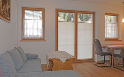 Tschirgant 113.1: Möbel, Eigentum, Gebäude, Fenster, Komfort, Holz, Schatten, Interior Design, Wohnzimmer