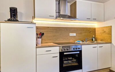 Venet 113.2: Küchengerät, Countertop, Küche, Major Appliance, Cabinetry, Interior Design, Holz, Flooring, Haushaltsgerät, Armatur