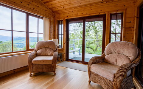 Drumnadrochit 121: Möbel, Eigentum, Gebäude, Pflanze, Fenster, Komfort, Holz, Interior Design, Baum