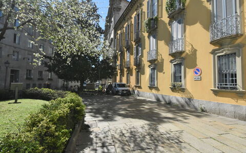 Brera Terrace Apartment: Himmel, Pflanze, Wolke, Natur, Baum, Natürliche Landschaft, Grundstueck, Landschaft, Freizeit, Gras