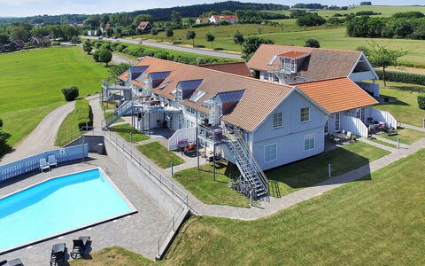Thamina - 400M from the Sea: Möbel, Interior Design, Flooring, Holz, Fussboden, Decke, Holzboden, Stuhl, Tabelle, Beleuchtung