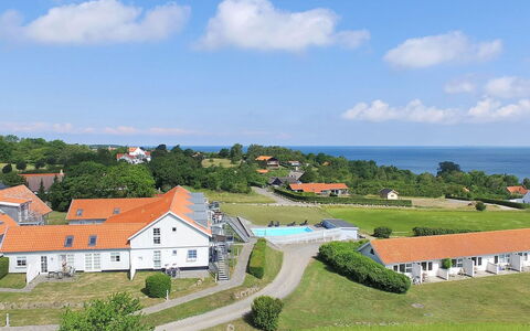 Thamina - 400M from the Sea: Möbel, Interior Design, Flooring, Holz, Fussboden, Decke, Holzboden, Stuhl, Tabelle, Beleuchtung