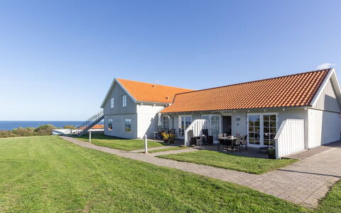 Thamina - 400M from the Sea: Möbel, Interior Design, Flooring, Holz, Fussboden, Decke, Holzboden, Stuhl, Tabelle, Beleuchtung