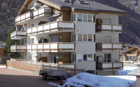 Davinci: Gebäude, Fenster, Haus, Nachbarschaft, Holz, Urban Design, Baum, Schnee, Wohngebiet, Grundeigentum