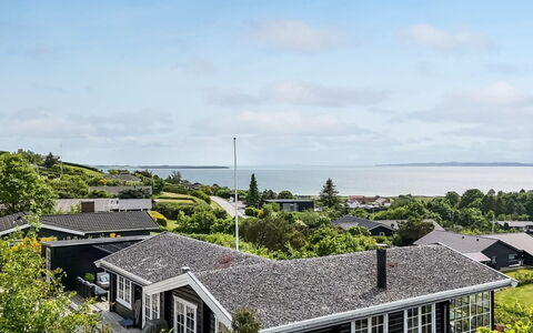 Harda - 800M from the Sea: Dach, Zuhause, Tür, Hütte, Schatten, Abstellgleis, Garten, Estate, Hinterhof