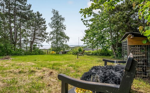 Harda - 800M from the Sea: Dach, Zuhause, Tür, Hütte, Schatten, Abstellgleis, Garten, Estate, Hinterhof