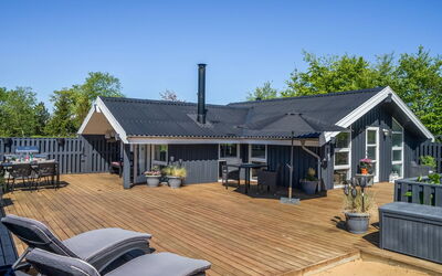 Bryti - 500M from the Sea