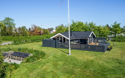 Bryti - 500M from the Sea