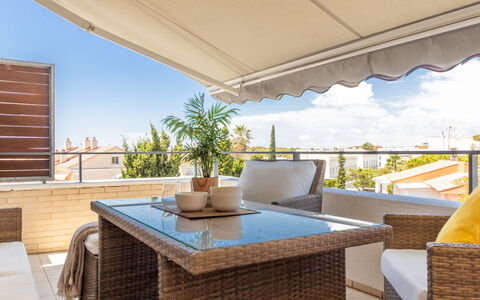 Palmera Dels Munts: Möbel, Eigentum, Tabelle, Azurblau, Himmel, Schatten, Gartenmöbel, Die Architektur, Stuhl, Pflanze