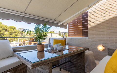 Palmera Dels Munts: Tabelle, Möbel, Eigentum, Pflanze, Blumentopf, Gebäude, Zimmerpflanze, Schatten, Interior Design, Holz