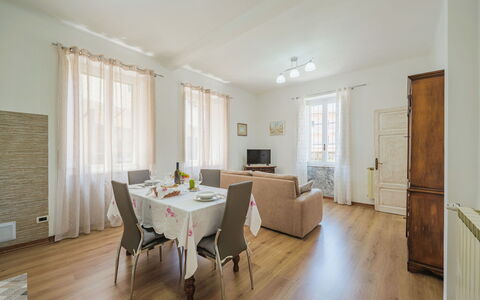 Casa di Giò: Tabelle, Möbel, Stuhl, Fenster, Gebäude, Holz, Interior Design, Flooring, Halle