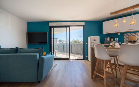 Le Rooftop: Möbel, Eigentum, Couch, Azurblau, Interior Design, Holz, Die Architektur, Stuhl, Wohnzimmer