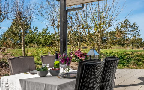 Nilda - 1Km from the Sea: Möbel, Gartenmöbel, Stuhl, Tabelle, Tisch Im Freien, Küche & Esszimmer Tisch, Garten, Schatten, Grundstueck