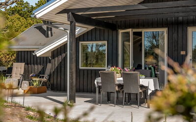 Nilda - 1Km from the Sea