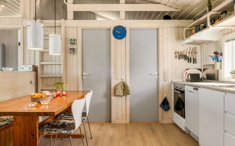 Sigrid - 400M from the Sea: Interior Design, Möbel, Holz, Küche, Flooring, Decke, Fussboden, Countertop, Light Fixture, Zimmer