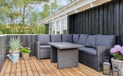 Alvy - 200M from the Sea: Holz, Zuhause, Veranda, Deck, Hartholz, Dach, Holzbeize, Holzboden, Eco Hotel