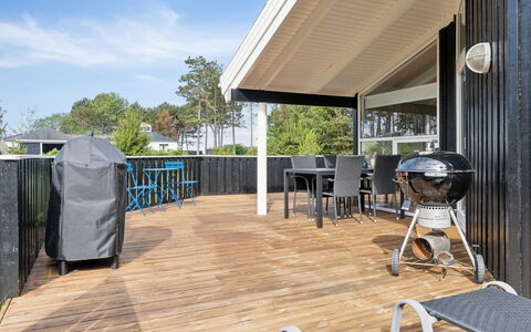 Alvy - 200M from the Sea: Holz, Zuhause, Veranda, Deck, Hartholz, Dach, Holzbeize, Holzboden, Eco Hotel