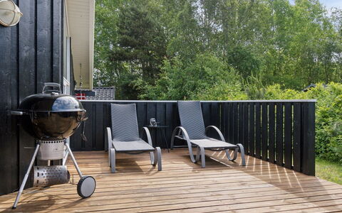 Alvy - 200M from the Sea: Holz, Zuhause, Veranda, Deck, Hartholz, Dach, Holzbeize, Holzboden, Eco Hotel