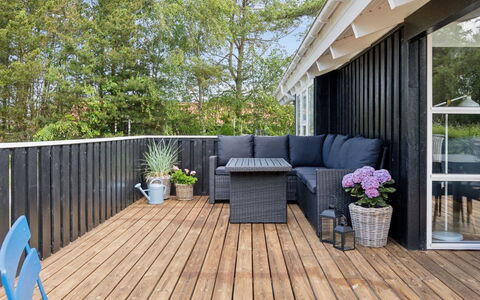 Alvy - 200M from the Sea: Holz, Zuhause, Veranda, Deck, Hartholz, Dach, Holzbeize, Holzboden, Eco Hotel