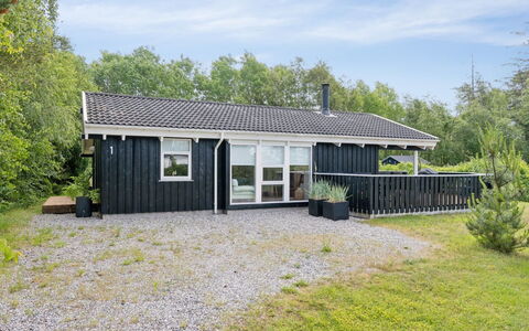 Alvy - 200M from the Sea: Holz, Zuhause, Veranda, Deck, Hartholz, Dach, Holzbeize, Holzboden, Eco Hotel