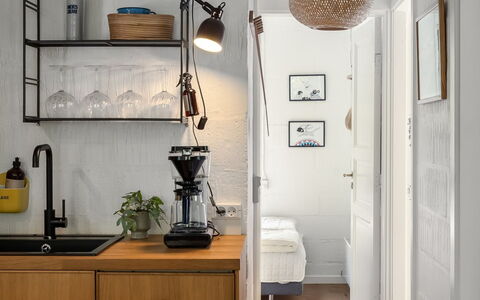 Olaf - 1.4Km from the Sea: Möbel, Interior Design, Wand, Küche, Light Fixture, Cabinetry, Beleuchtung, Countertop, Zuhause, Flooring