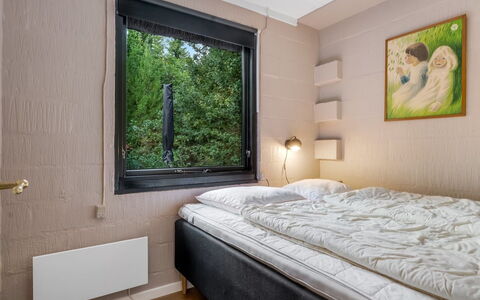 Olaf - 1.4Km from the Sea: Schlafzimmer, Holz, Bett, Interior Design, Bettdecke, Fussboden, Bedding, Zimmer, Flooring, Bettrahmen