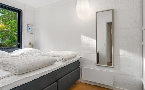 Olaf - 1.4Km from the Sea: Flooring, Interior Design, Fussboden, Decke, Schlafzimmer, Zimmer, Bedding, Bett, Bettdecke, Bettrahmen