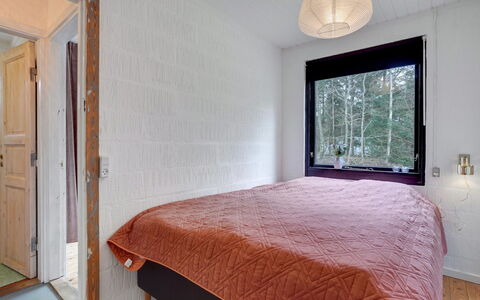 Olaf - 1.4Km from the Sea: Holz, Interior Design, Schlafzimmer, Decke, Flooring, Zimmer, Fussboden, Bett, Bettdecke, Bedding