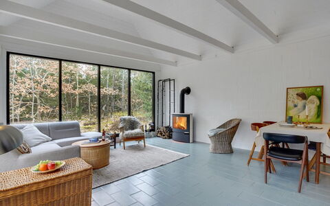Olaf - 1.4Km from the Sea: Möbel, Flooring, Wand, Holz, Interior Design, Fussboden, Decke, Wohnzimmer, Beleuchtung, Zuhause