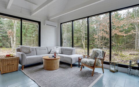 Olaf - 1.4Km from the Sea: Holz, Möbel, Flooring, Interior Design, Couch, Wohnzimmer, Fussboden, Zuhause, Dekokissen
