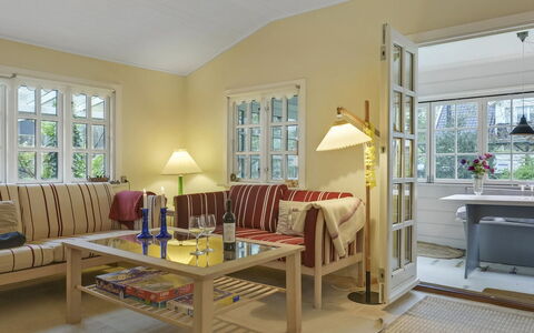 Ayla - 200M from the Sea: Möbel, Interior Design, Flooring, Holz, Fussboden, Decke, Holzboden, Stuhl, Tabelle, Beleuchtung