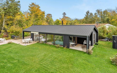 Aino - 1Km from the Sea: Möbel, Interior Design, Flooring, Holz, Fussboden, Decke, Holzboden, Stuhl, Tabelle, Beleuchtung