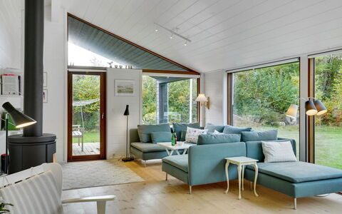 Aino - 1Km from the Sea: Möbel, Interior Design, Flooring, Holz, Fussboden, Decke, Holzboden, Stuhl, Tabelle, Beleuchtung