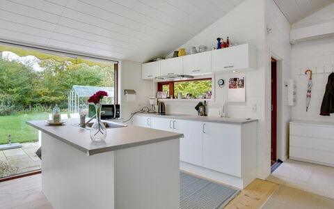 Aino - 1Km from the Sea: Möbel, Interior Design, Flooring, Holz, Fussboden, Decke, Holzboden, Stuhl, Tabelle, Beleuchtung