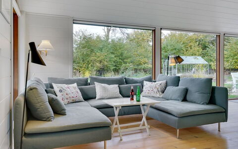 Aino - 1Km from the Sea: Möbel, Interior Design, Flooring, Holz, Fussboden, Decke, Holzboden, Stuhl, Tabelle, Beleuchtung