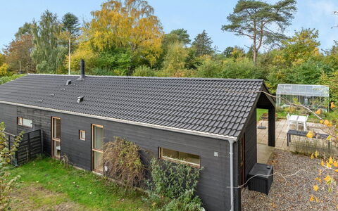 Aino - 1Km from the Sea: Möbel, Interior Design, Flooring, Holz, Fussboden, Decke, Holzboden, Stuhl, Tabelle, Beleuchtung