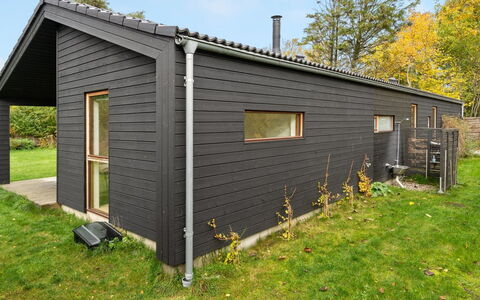 Aino - 1Km from the Sea: Möbel, Interior Design, Flooring, Holz, Fussboden, Decke, Holzboden, Stuhl, Tabelle, Beleuchtung