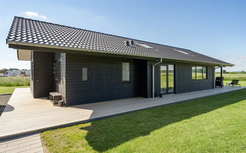 Thalie - 400M from the Sea: Erholung, Werbung, Park, Banner, Schild, Pfad