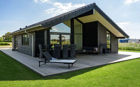 Thalie - 400M from the Sea: Blau, Strauch, Hütte, Ground, Garten, Estate, Schatten, Landscaping, Bauernhaus, Eco Hotel