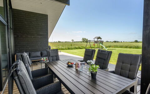 Thalie - 400M from the Sea: Blau, Strauch, Hütte, Ground, Garten, Estate, Schatten, Landscaping, Bauernhaus, Eco Hotel